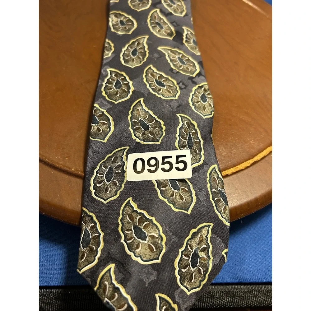 Stafford Black Men's 100%‎ Silk Tie Gold Paisley Necktie